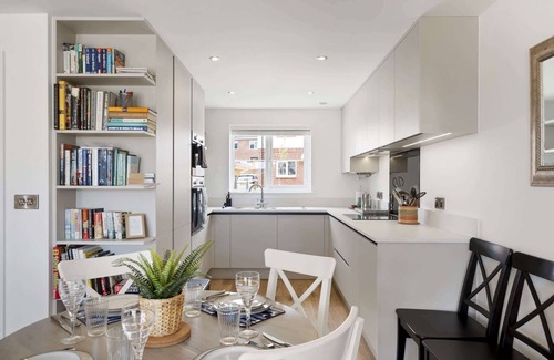 Exmouth House | Modern Family Home with Private Garden & Parking