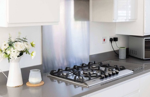 Birdham House | Modern Family Retreat Nr Beaches and Marina