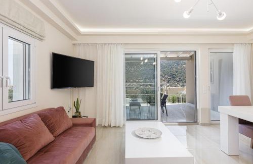 Vlichada Villa | Modern family villa Basilicata Salmostro in Bali w/Pool & BBQ Area
