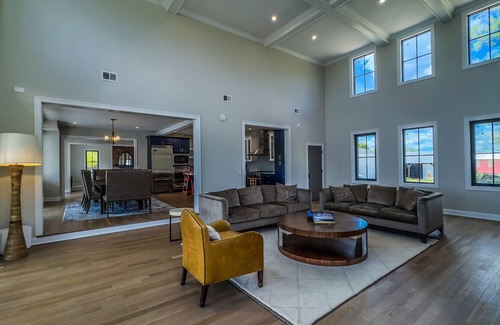 Jacobstown Villa | Modern Farm Estate Close to Six Flags and Vineyards!