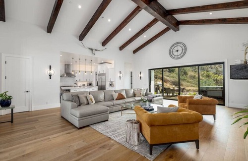 Vista House | Modern Farm Estate, Lux-Jacuzzi, PettingZoo, Views