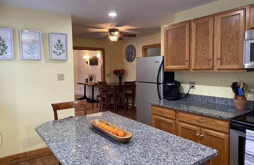 Mount Holly House | Modern Farm House…minutes to Okemo; 2 King beds!
