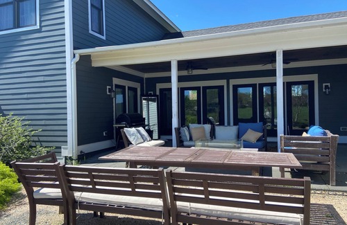 Royal Acres House | Modern Farmhouse in Keswick 4BR/4BA