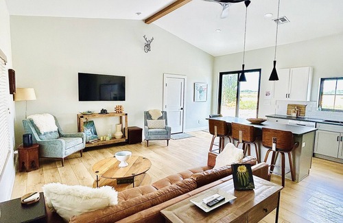 Grand Junction House | Modern Farmhouse w/Privacy, Views and Hot Tub!