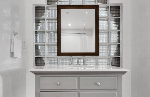 Northeast Coconut Grove House | Modern & Fashionable 4BD Apt w/ Pool and Garden