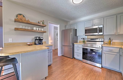 Fayetteville House | Modern Fayetteville Home < 1 Mi to U of A!