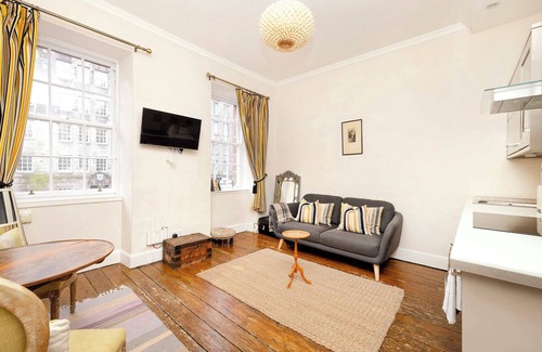 Old Town Apartment | Modern Flat at the Heart of Edinburgh
