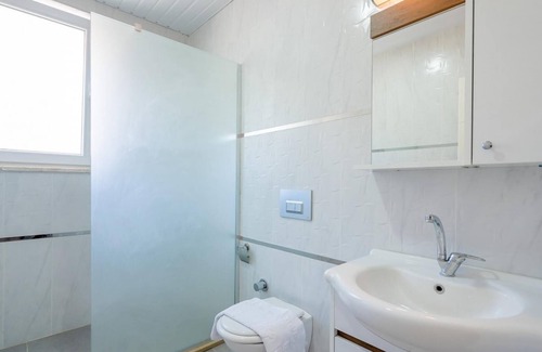 Kemer Apartment | Modern Flat near Public Transportation in Kemer