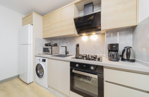 Muratpasa Apartment | Modern Flat w Balcony 10 min to Beach in Antalya