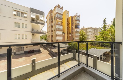 Muratpasa Apartment | Modern Flat w Balcony 10 min to Beach in Antalya