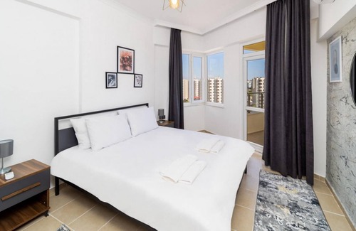 Lara Apartment | Modern Flat with Balcony Close to Beach in Aksu