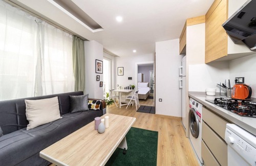 Kaleici Apartment | Modern Flat with Central Location in Antalya