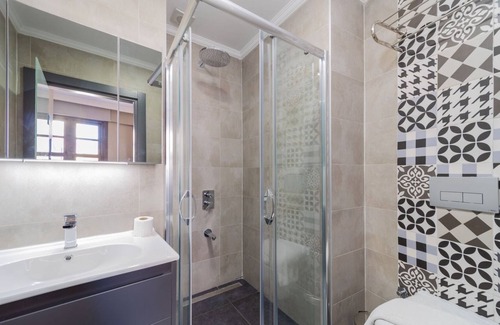 Kaleici Apartment | Modern Flat with Garden in Antalya