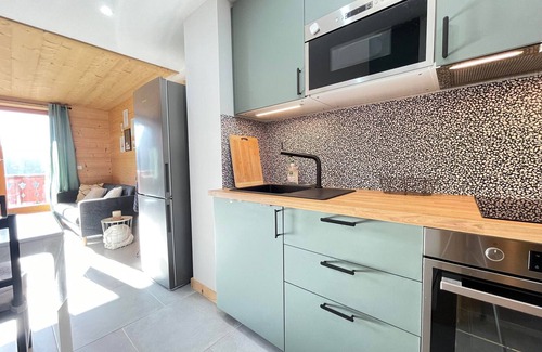 Notre-Dame-de-Bellecombe Apartment | Modern apartment near slopes, 6 pers, south balcony, pets allowed, parking, wifi