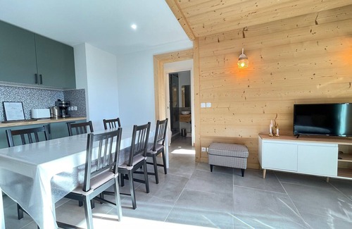 Notre-Dame-de-Bellecombe Apartment | Modern apartment near slopes, 6 pers, south balcony, pets allowed, parking, wifi