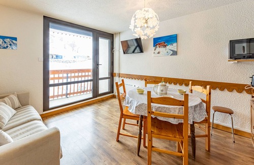 Saint-Francois-Longchamp Apartment | Modern Studio for 4, Ski-In/Out, Central Location, Panoramic Mountain Views