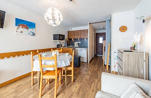 Saint-Francois-Longchamp Apartment | Modern Studio for 4, Ski-In/Out, Central Location, Panoramic Mountain Views