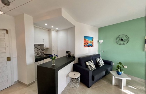 Benalmadena Costa Apartment | Modern Front Sea View Apartment in BenalBeach