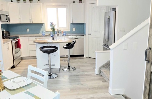 Grande Prairie House | ⚡️Modern, Fully Furnished 2 Bed 2 Bath All Inclusive House⚡️