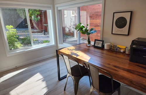 Crown Hill House | Modern Fully Remodeled, Relaxing Garden w/Outdoor Sauna, 3BR in Ballard
