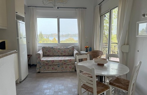 Sithonia Apartment | Modern furnished holiday apartment, idyllic located directly at the sea, Wifi |