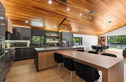 Valley Glen Villa | Modern Gateaway In Los Angeles
