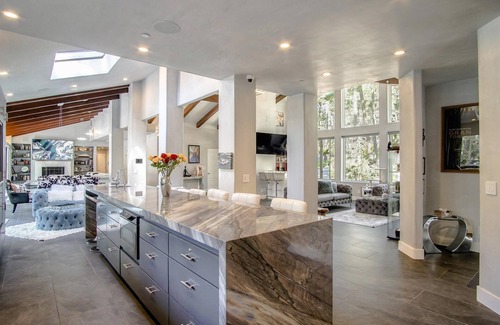 Del Monte Forest House | Modern gated estate a healthy walk to the Lodge and Golf. Near RLS