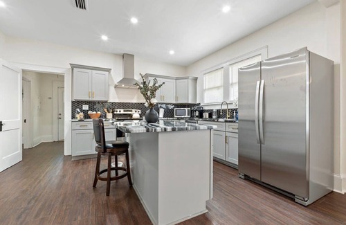 Leinkauf House | Modern Gem | 2 Homes Rental, Sleeps 10, Large Groups!