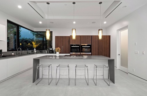 Beverly Grove House | Modern Getaway In Los Angeles