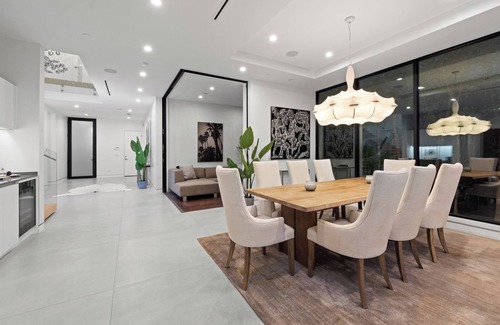 Beverly Grove House | Modern Getaway In Los Angeles