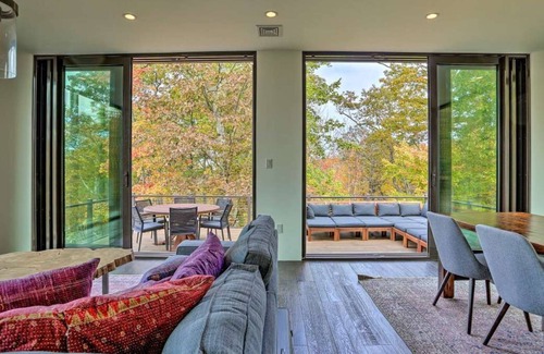 Cragsmoor House | Modern Glass Home w/ Mountain Views