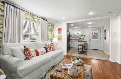 Mid City South House | Modern Grande Home! 3BR 2 Kitchens! Fenced Yard!