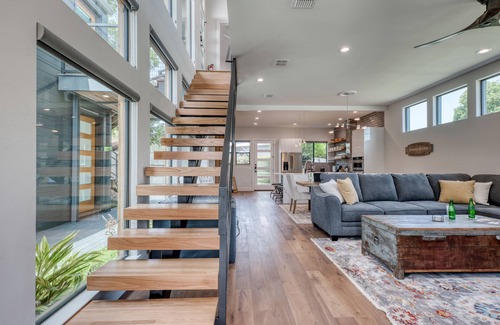 Southtown House | Modern Haven in Lavaca | 5 Bed, 4.5 Bath