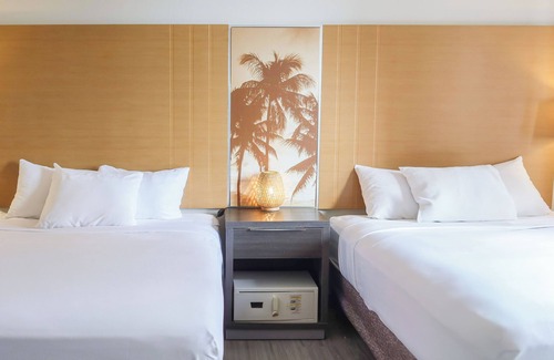 Waikiki Hotel | Modern Hawaiian Waikiki Studio - 2 Queen Beds - 5 min from beach