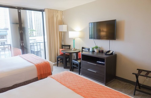 Waikiki Hotel | Modern Hawaiian Waikiki Studio - 2 Queen Beds - 5 min from beach