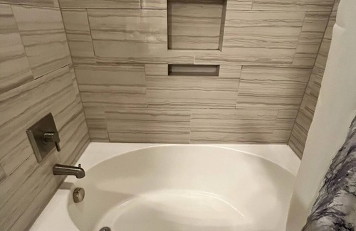 Uptown Apartment | Modern Hidden Gem by Galleria