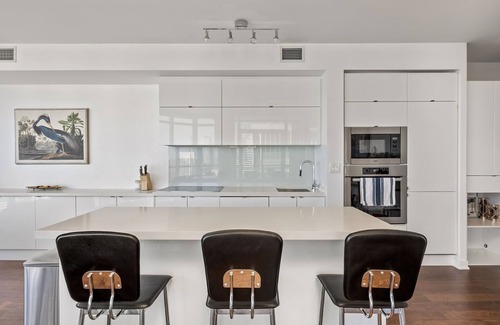 Bathurst Quay Apartment | Modern High-Rise Condo, Lake & City Views, Downtown Toronto
