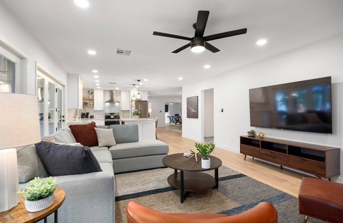 Paradise Valley Village House | Modern Home - Arcade & FREE pool heat!
