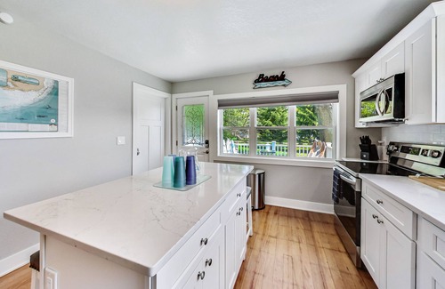 Como House | Modern Home, Fire Pit, Golf Cart Included, Dog Friendly, Sleeps 6