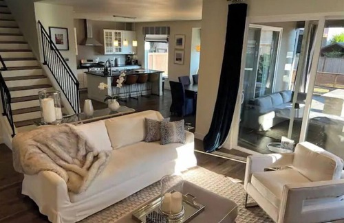 Sumner House | Modern home in downtown Sumner, WA