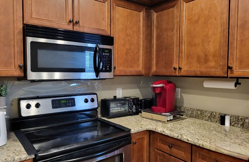 Mobile House | Modern home in quiet cul-de-sac near University of South Alabama!