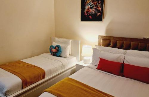 Aveley House | Modern Home near London ensuite room, 3 toilets