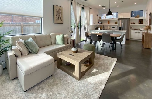 North Loop House | Modern Home Near the University of Texas
