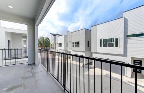 North Houston House | Modern Home Suite, 2BR, Office, Near Galleria