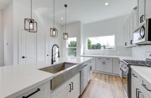 North Houston House | Modern Home Suite, 2BR, Office, Near Galleria