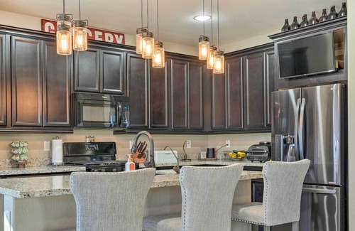 Canyon Trails House | Modern Home w/ Private Pool & Outdoor Kitchen