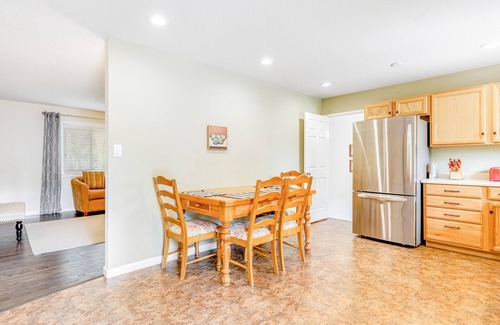 Kenwood House | Modern home with enclosed yard, central AC & washer/dryer - near wineries