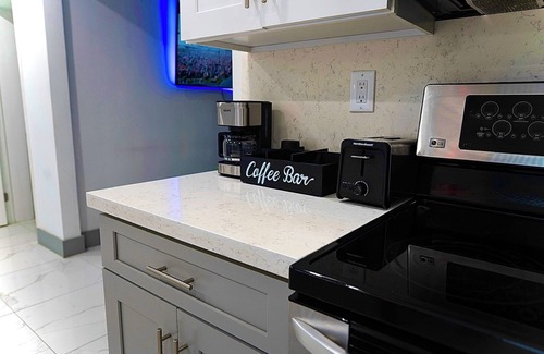Miramar House | Modern Home with Private near the Hard Rock Stadium, Beach, Casino