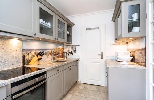 Tinnum House | Modern house for 6 pers. with terrace, parking space, WLAN, pets allowed.