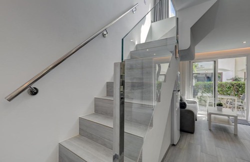 New Golden Mile Apartment | Modern house only a 3 minute walk to the beach.